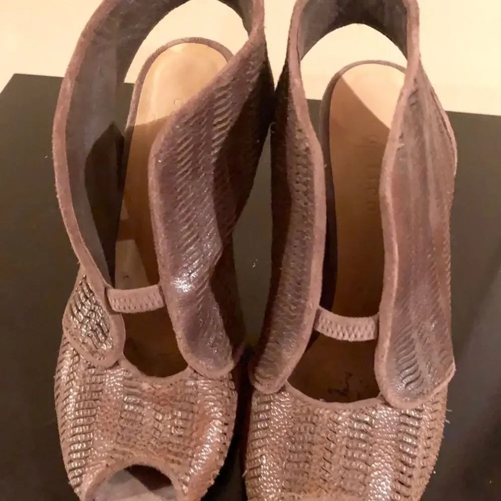 Coclico brown block heels size 6 peep toe